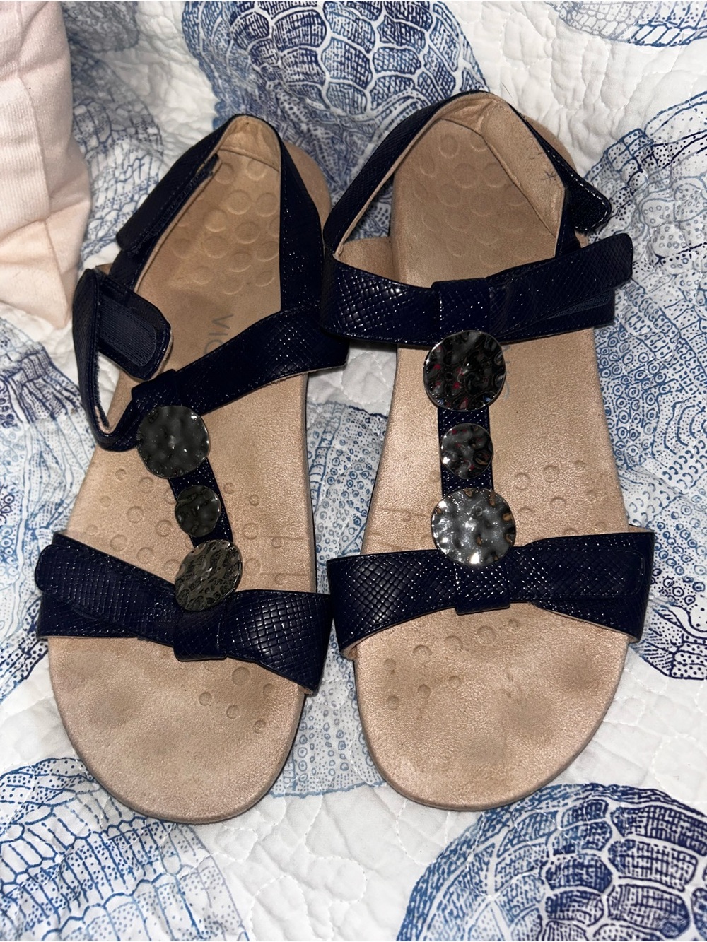 Vionic Navy Blue T-Strap Casual Comfort Sandals